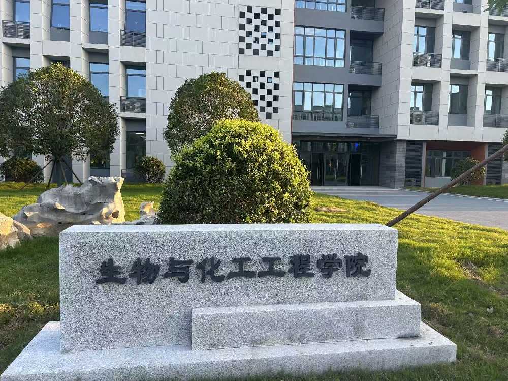 长兴县扬州职业大学体育场高杆灯项目